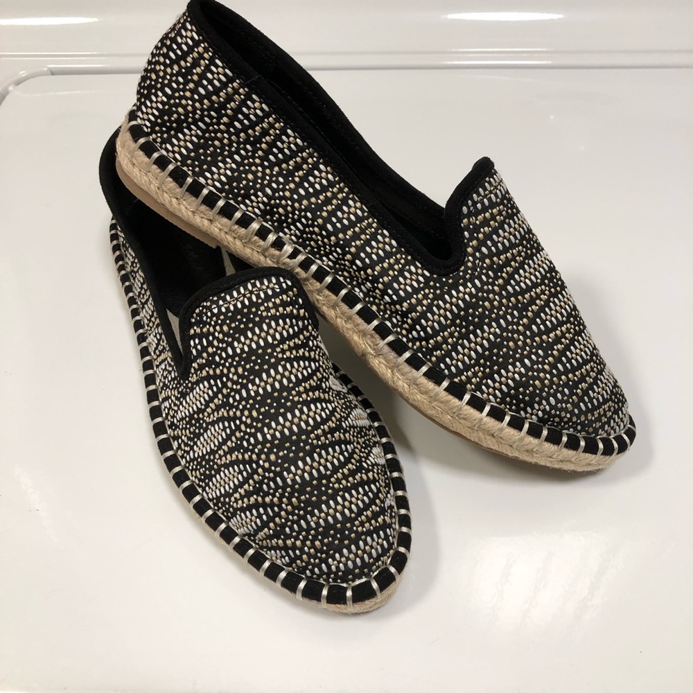 Universal Thread like new loafers slip on shoes